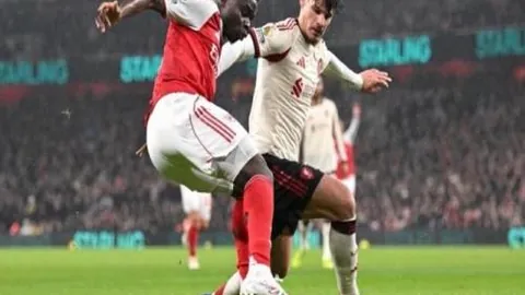 激情对决！NBA焦点战：湖人挑战黄蜂，再创辉煌，胜利之门即将开启！