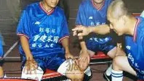 《水晶宫之巅：格拉斯纳告别水晶宫，续约未果合同到期引关注》